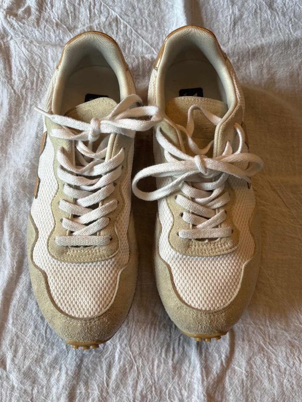 Veja SDU Alveomesh sneaker size 9 off white with gold